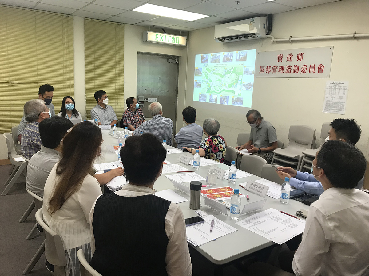 The engineering team attended a meeting with Po Tat Estate Advisory Committee to introduce the remaining Pedestrian Connectivity Facilities Works of the Development of Anderson Road Quarry Site.