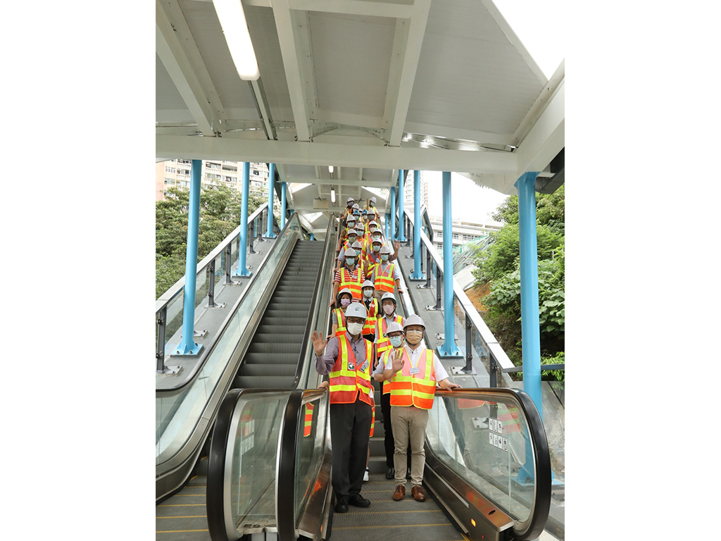 The escalator linking Hiu Kwong Street with Hiu Ming Street was open for public use.