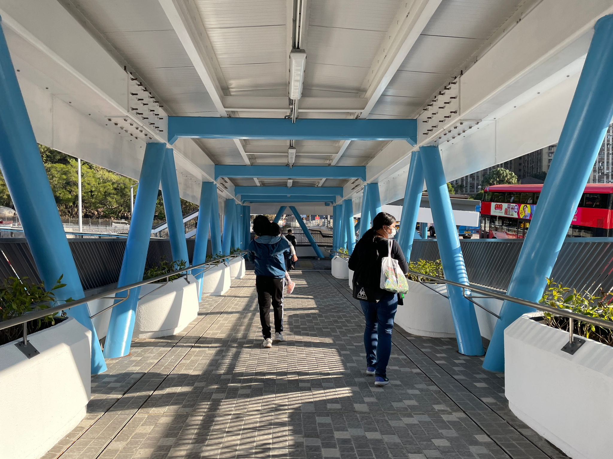 Pedestrian Connectivity Facility located at the Tseung Kwan O Tunnel Bus-Bus Interchange (Tseung Kwan O Bound) was opened for public use.